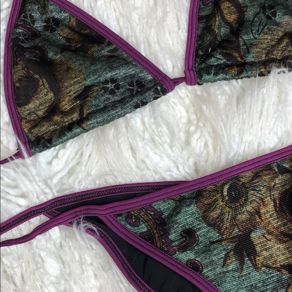 Bikini - Picture 2 of 3